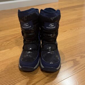 Boys snow boots size 5.5